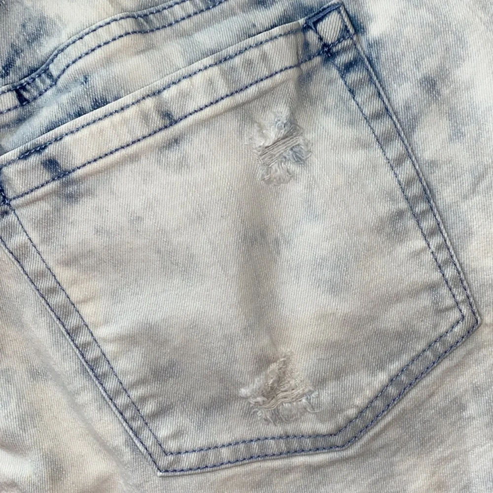 ✨Reduced NWT TORRID shorts - lace & beading - destructed- light wash -Plus Sized - Picture 13 of 14